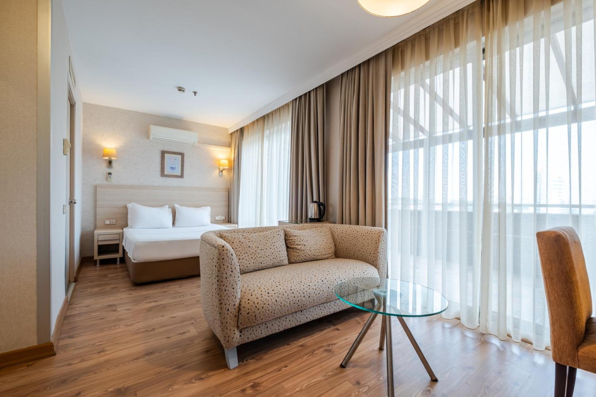 Готель Ramada By Wyndham Анкара Екстер'єр фото