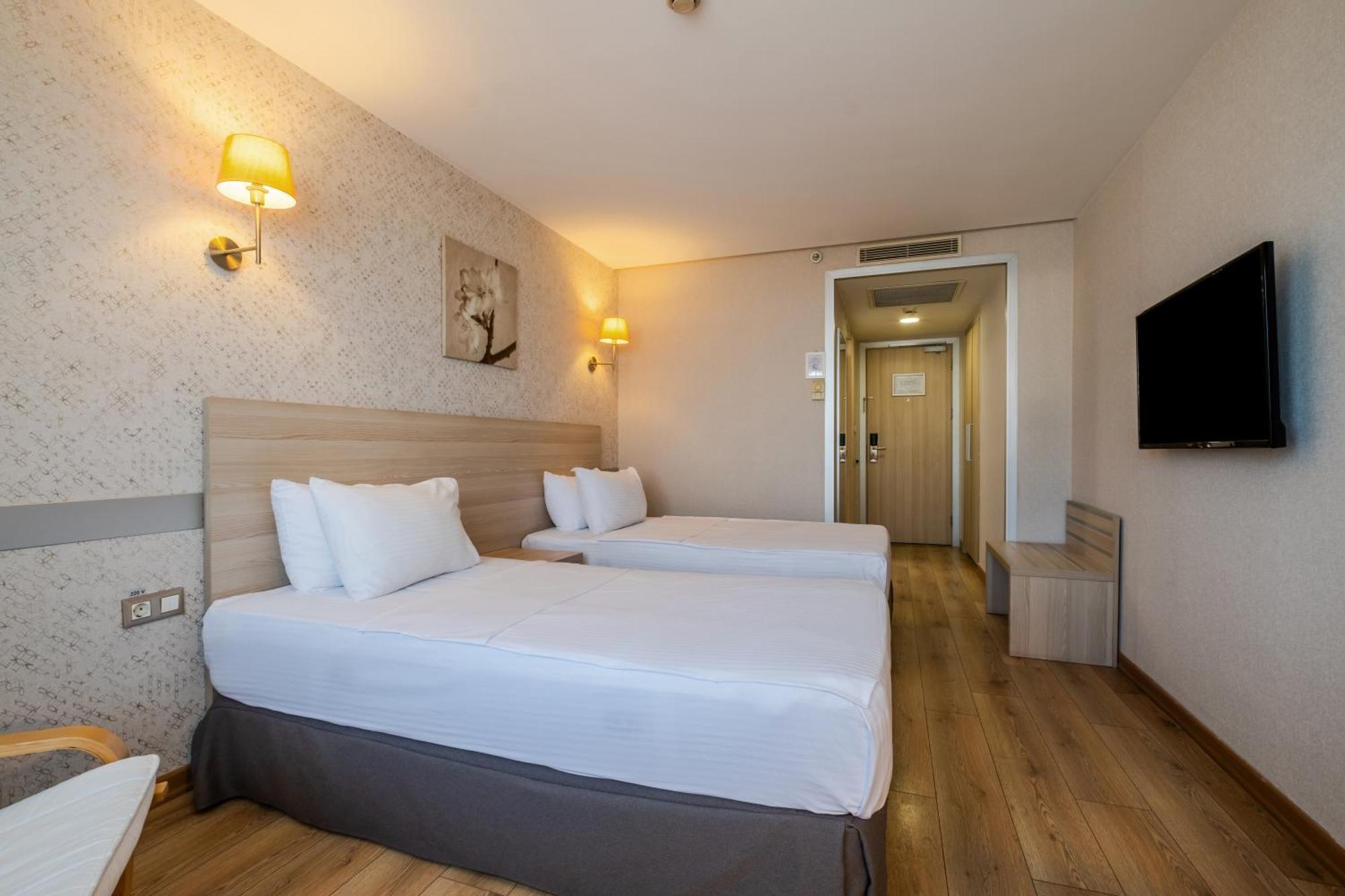 Готель Ramada By Wyndham Анкара Екстер'єр фото